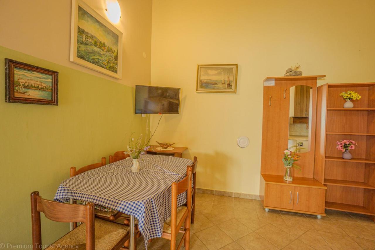 Zdenko Apartment Metajna Exterior photo